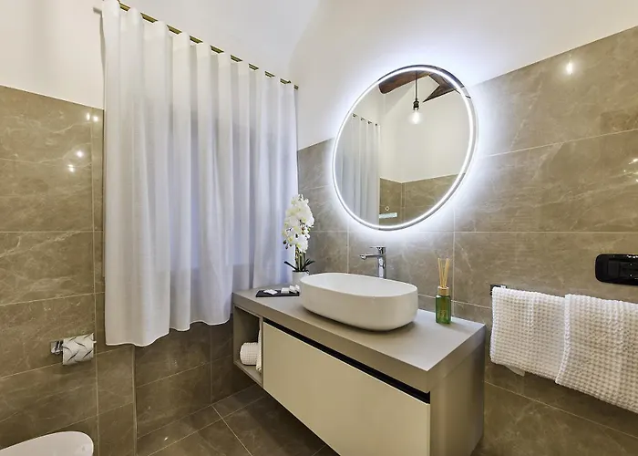 Sarpi & ゲストハウス