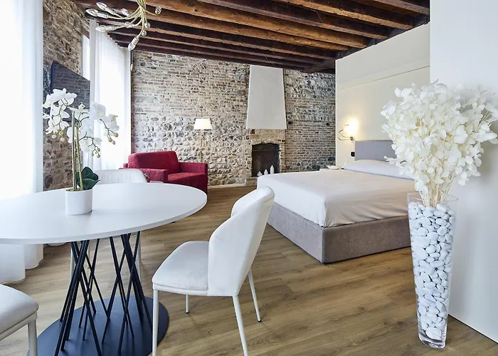 Sarpi & ゲストハウス ウーディネ